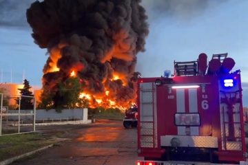 Rusia spune că dronele ucrainene lovesc depozitul de petrol din Crimeea anexată, provocând un incendiu imens – The Times of Israel