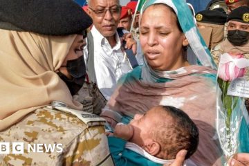 Criza din Sudan: Civilii se confruntă cu o catastrofă în timp ce 100.000 de persoane fug de lupte – ONU – BBC