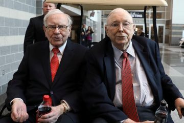 Buffett și Munger despre AI, investiții de valoare și politică – urmăriți întâlnirea anuală a lui Berkshire aici: Actualizări live – CNBC