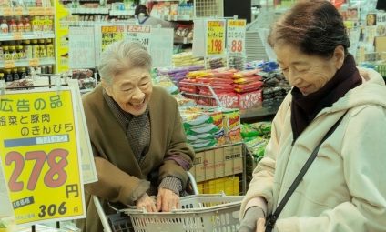 The Guardian: Filmul înfiorător de plauzibil ce închipuie o Japonie în care eutanasierea a devenit politică de stat