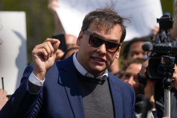 McCarthy spune că nu va sprijini candidatura lui George Santos pentru realegere după arestare – în direct – The Independent