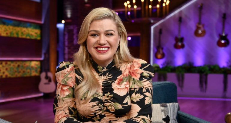 kelly-clarkson-abordeaza-cultura-la-locul-de-munca-a-emisiunii-dupa-critici-–-usa-today