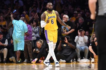 LeBron James îi conduce pe Lakers la Finalele Conferinței de Vest în timp ce campionii NBA în apărare au fost eliminați – Fox News