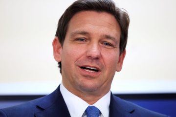 Guvernatorul Floridei Ron DeSantis își bate joc de protestatari, interzice finanțarea diversității – USA TODAY