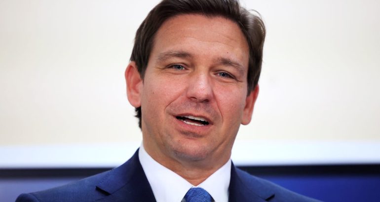 guvernatorul-floridei-ron-desantis-isi-bate-joc-de-protestatari,-interzice-finantarea-diversitatii-–-usa-today