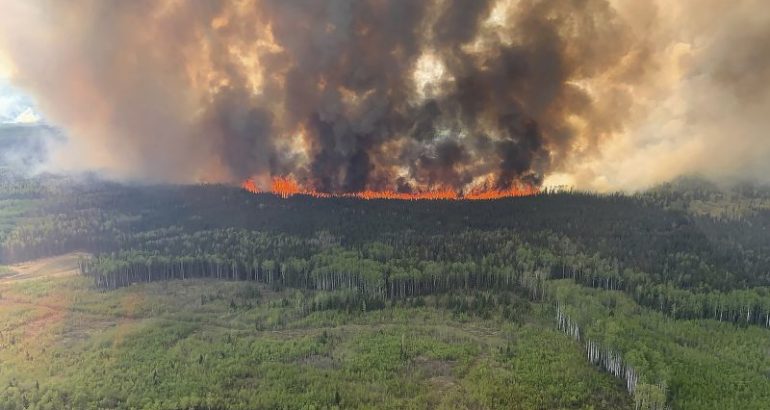 fumul-de-la-incendiile-canadiene-se-revarsa-in-sua-si-ar-putea-persista-zile-intregi-–-cnn