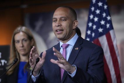 Hakeem Jeffries spune că „habar” are despre ce vorbește Kevin McCarthy – POLITICO