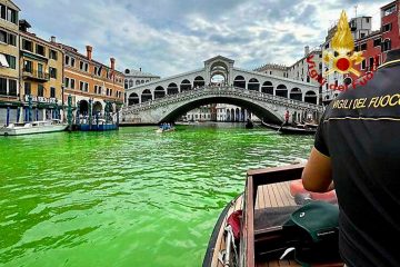 Autoritățile încearcă să stabilească de ce canalul de la Veneția a devenit verde – Al Jazeera English