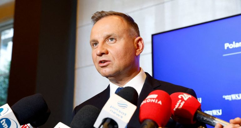 presedintele-polonez-semneaza-„legea-tusk”-privind-influenta-rusa-nejustificata-–-reuters