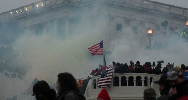 oath-keeper-condamnat-pentru-razvratire-in-atacul-la-capitoliul-sua,-condamnat-la-4,5-ani-–-reuters