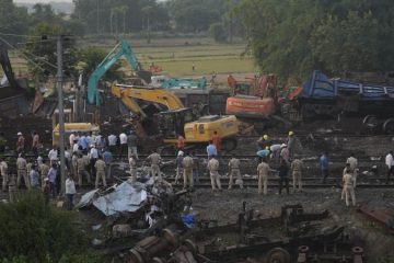 Vagoane zdrobite.  Corpuri încurcate în metal.  Pasagerii și primii respondenți povestesc oroarea accidentului mortal de tren din India – CNN