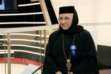 Ce se află dincolo de albastrul de Voroneț și de „Capela Sixtină” a Orientului? Interviu cu Stareţa Mănăstirii Voroneţ, de la ora 19.00, pe TVR1, la „Dincolo de alb şi negru”