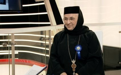 Ce se află dincolo de albastrul de Voroneț și de „Capela Sixtină” a Orientului? Interviu cu Stareţa Mănăstirii Voroneţ, de la ora 19.00, pe TVR1, la „Dincolo de alb şi negru”