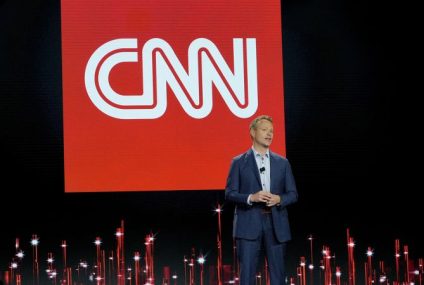 Președintele și CEO-ul CNN, Chris Licht, este plecat după un mandat scurt și tumultuos – CNN