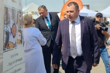 Guvernul vrea să ieftinească cozonacul. Ministrul Agriculturii vrea prelungirea măsurii de limitare a adaosurilor comerciale la alimente şi introducerea de noi produse în ordonanţă