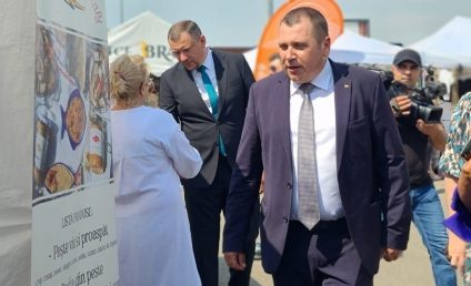 Guvernul vrea să ieftinească cozonacul. Ministrul Agriculturii vrea prelungirea măsurii de limitare a adaosurilor comerciale la alimente şi introducerea de noi produse în ordonanţă