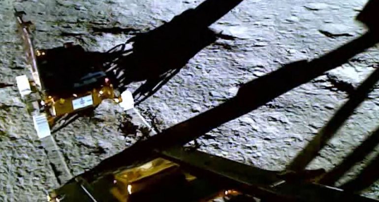 india’s-moon-lander-misses-wake-up-call-after-successful-mission-–-the-new-york-times