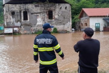 Cod galben de inundaţii pe râuri din opt bazine hidrografice, de vineri până sâmbătă dimineaţa