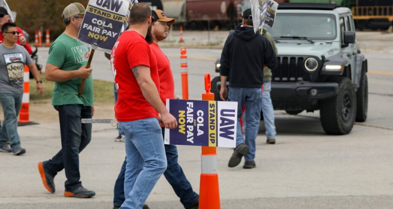 uaw.-reaches-tentative-deal-with-stellantis,-following-ford-–-the-new-york-times