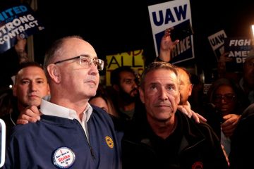 UAW leaders push ahead with Ford contract as GM talks drag – Reuters.com