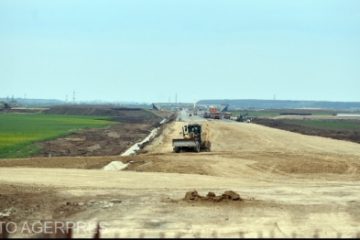 Guvernul a aprobat actele normative destinate realizării autostrăzii Focşani-Bacău şi drumului expres Arad-Oradea