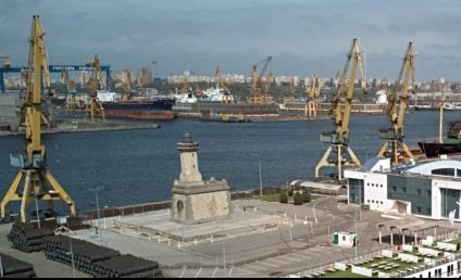 Infotrafic: Toate porturile de la Marea Neagră rămân închise din cauza vântului puternic