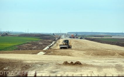 Marcel Ciolacu și Sorin Grindeanu au anunțat că până la sfârșitul anului viitor vor fi dați în circulație cel puțin 250 de kilometri de autostradă și Drum Expres