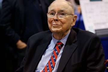 Charlie Munger, investing genius and Warren Buffett’s right-hand man, dies at age 99 – CNBC