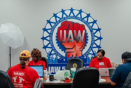 U.A.W. Announces Drive to Organize Nonunion Plants – The New York Times