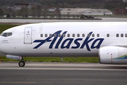 Alaska Airlines to buy Hawaiian Airlines in $1.9 billion deal – CBS News