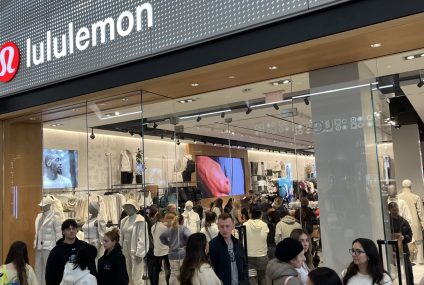 Lululemon shares fall as retailer gives tepid holiday outlook despite strong start to shopping season – CNBC