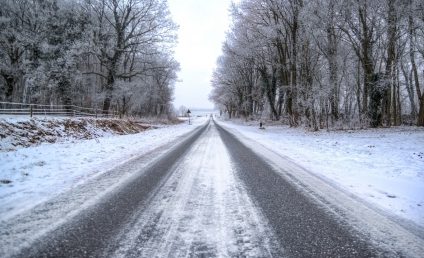 Polei şi ceaţă în mai multe judeţe. Se circulă în condiţii de iarnă în zonele de munte, precum şi în regiunea Moldovei