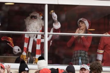 Taylor Swift, Caitlin Clark spend Christmas at Arrowhead Stadium for Raiders’ win over Chiefs – Yahoo s