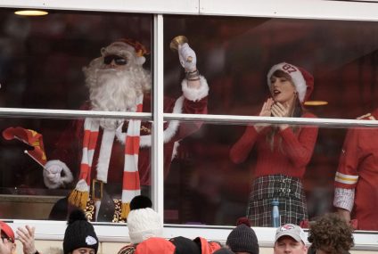 Taylor Swift, Caitlin Clark spend Christmas at Arrowhead Stadium for Raiders’ win over Chiefs – Yahoo s