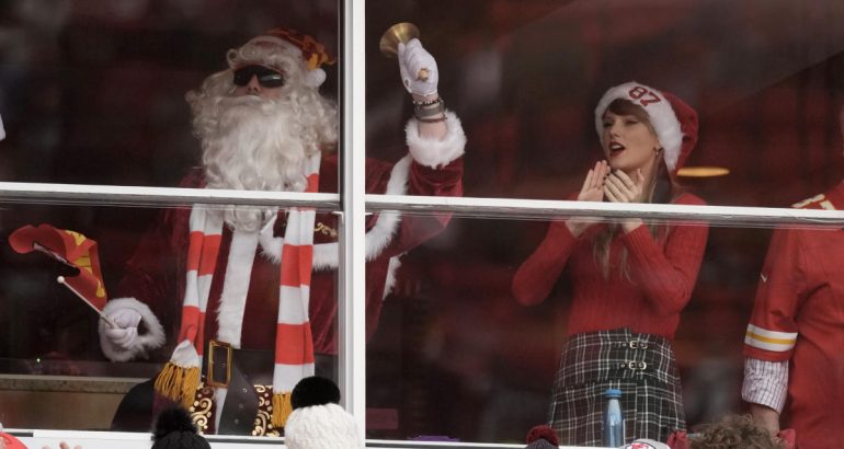taylor-swift,-caitlin-clark-spend-christmas-at-arrowhead-stadium-for-raiders’-win-over-chiefs-–-yahoo-s