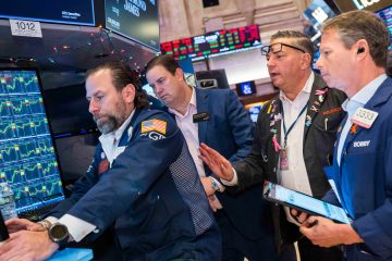 Dow closes 100 points higher Wednesday, S&P 500 hovers near its record: Live updates – CNBC