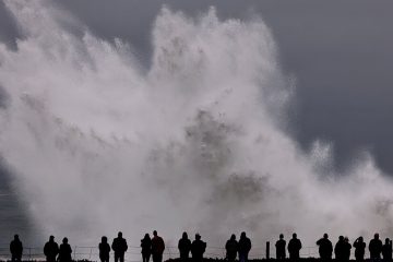 Video: More Giant Waves and Rain Forecast for California Coast – The New York Times