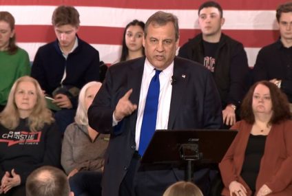 Chris Christie skewers Haley and DeSantis on hot mic before ending 2024 campaign – CNN