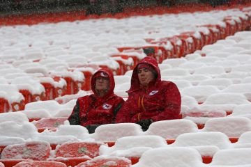 Ticket prices plummet for Dolphins-Chiefs playoff game with bitter cold temperatures in the forecast – Yahoo s
