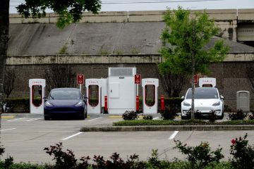 Musk seeks Tesla shareholder vote on moving incorporation to Texas – Yahoo News