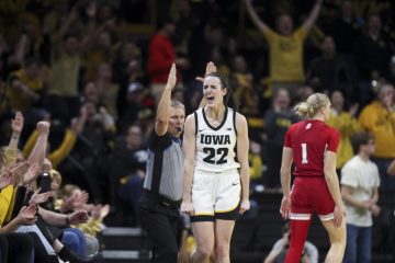 Caitlin Clark’s quest to break Division I women’s scoring record: Clark moves to No. 2 in dominant win over Northwestern – Yahoo s