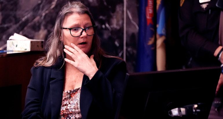 jennifer-crumbley-grilled-by-prosecutors-over-extramarital-affairs-in-2nd-day-on-stand-in-manslaughter-trial-–-abc-news