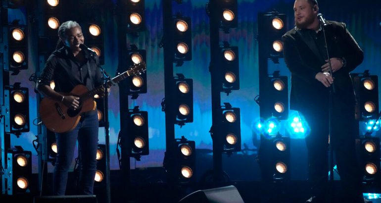 tracy-chapman-returns-to-grammys-stage,-performing-‘fast-car’-with-luke-combs-–-the-new-york-times