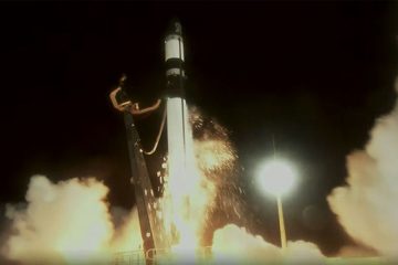 Rocket Lab Electron rocket lifts off with space debris removal mission – Spaceflight Now – Spaceflight Now
