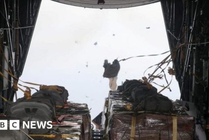 Israel-Gaza war: US carries out first aid airdrop in strip – BBC.com