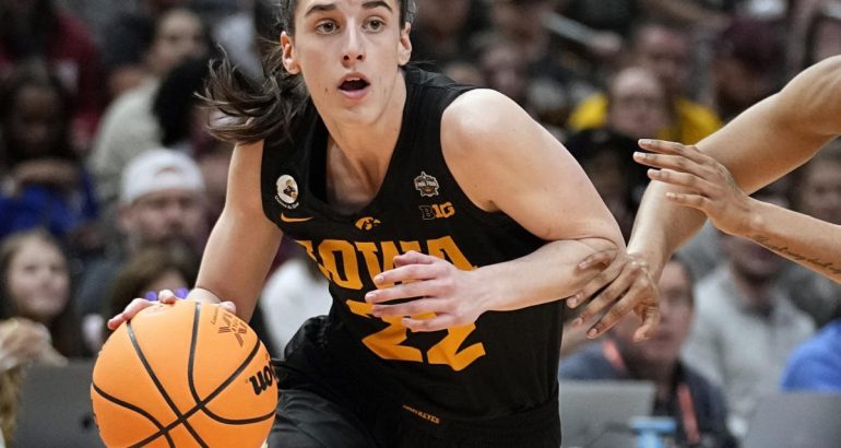 caitlin-clark-poised-to-celebrate-iowa-senior-day-by-breaking-pete-maravich’s-ncaa-scoring-record-–-yahoo!-voices