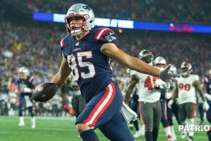 Report: Patriots Re-Sign Standout TE Hunter Henry – Patriots.com