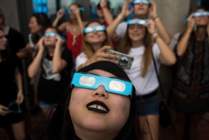 Fake eclipse glasses are hitting the market. Here’s how to tell if you have a pair – CNN