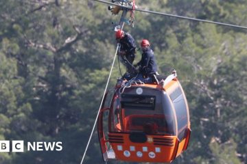 Antalya: Dozens stranded, ten injured and one killed in Turkey cable car crash – BBC.com