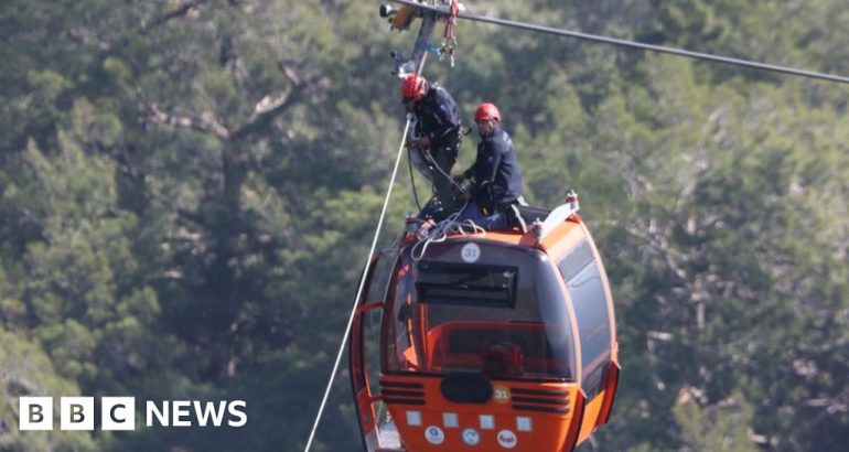 antalya:-dozens-stranded,-ten-injured-and-one-killed-in-turkey-cable-car-crash-–-bbc.com